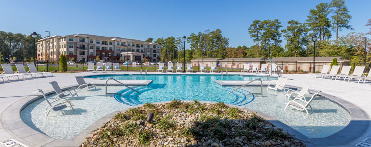 The Franklin at Crossroads Apartments swimming pool.